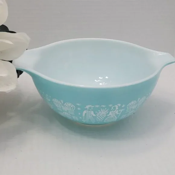 Pyrex Amish Butterprint Cinderella #442 1/5 qt Mixing Bowl - Main Image
